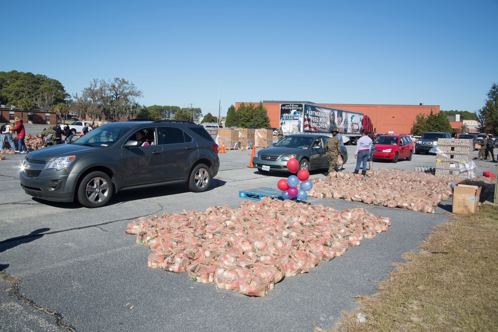 Photo Gallery: Beaufort, S.C., area Marines receive free Thanksgiving meals at Parris Island
