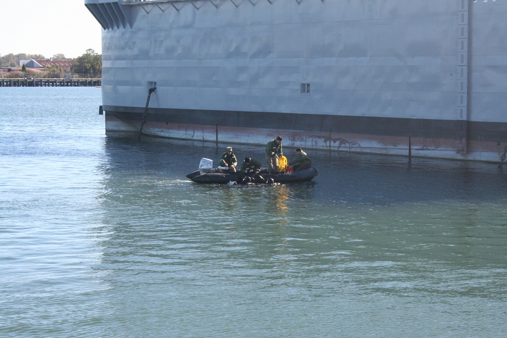 Underwater Construction Team ONE Dive Detachment Alfa performs dry dock mooring inspection aboard Joint Expeditionary Base Little Creek-Fort Story