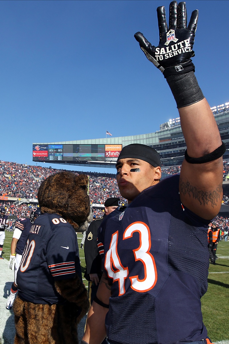 Chicago Bears honor veterans at home game