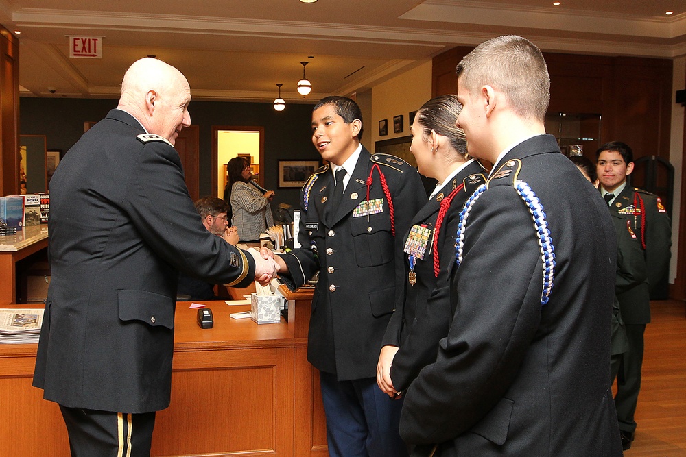 Army senior leader meets Chicago JROTC students during Veterans Day