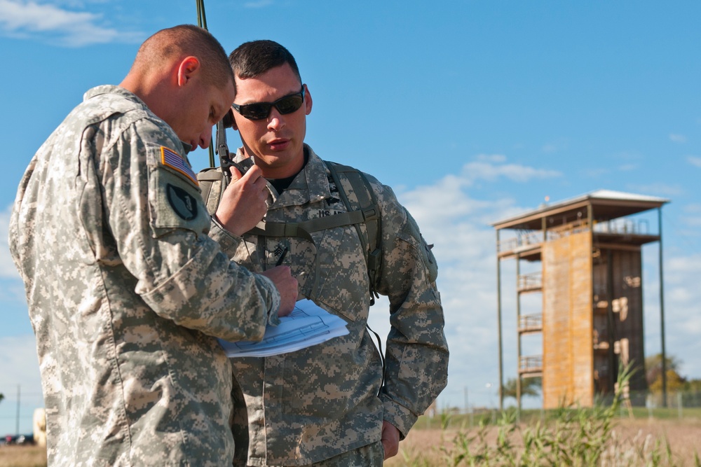 Fort Hood Air Assault School cadre members call in 227th Aviation Regiment blackhawks