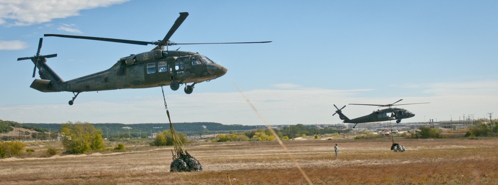 227th Aviation Regiment Black Hawks conduct sling load training on Fort Hood