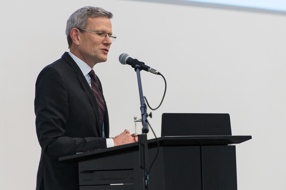 Paul K. Kearns with Argonne Laboratory speaks at Argonne's Veterans Day