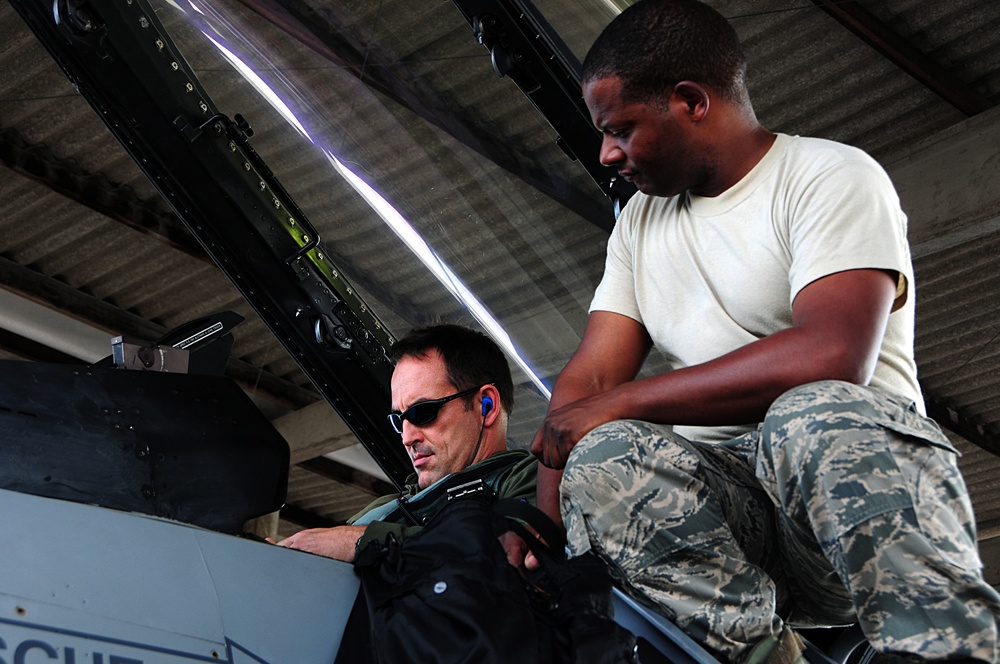 US Air Force airmen participate in Brazilian air exercise