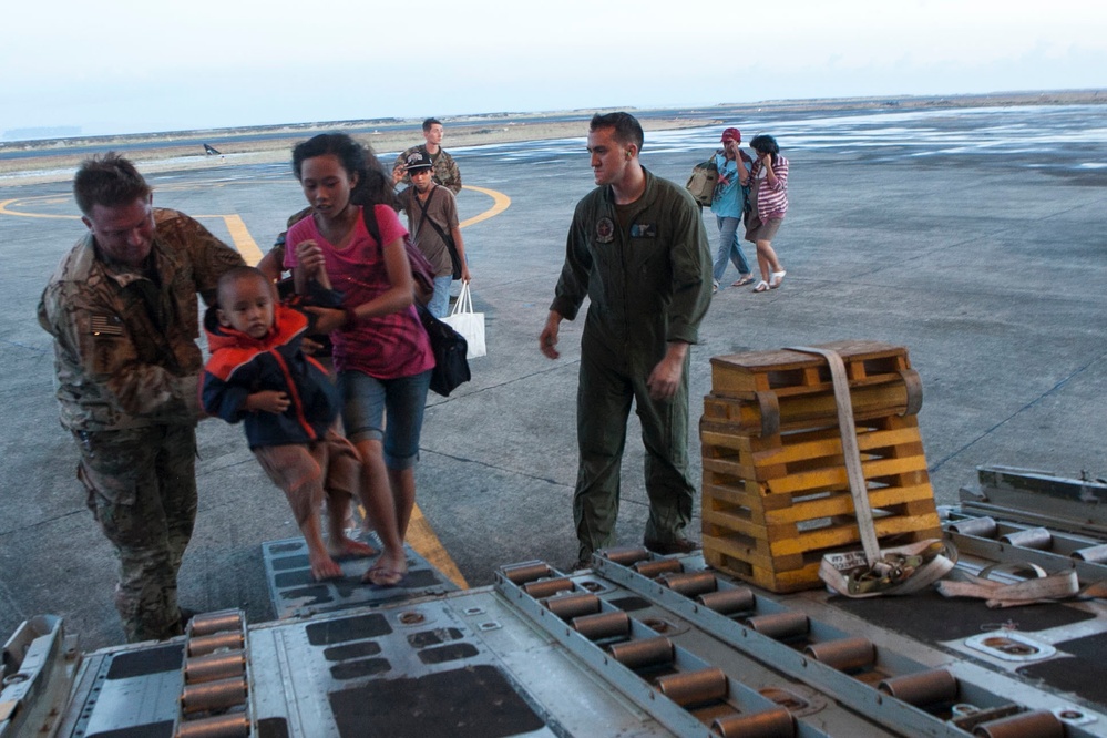 U.S. provides airlift capability during Operation Damayan