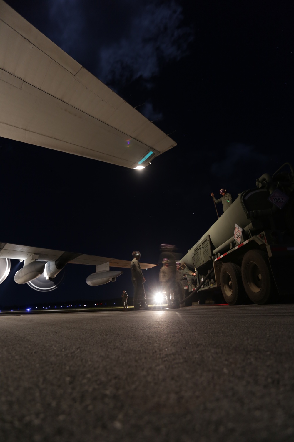 Marines receive fuel during Forager Fury II