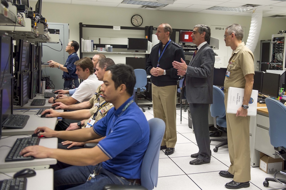 Greenert visits Lockheed Martin