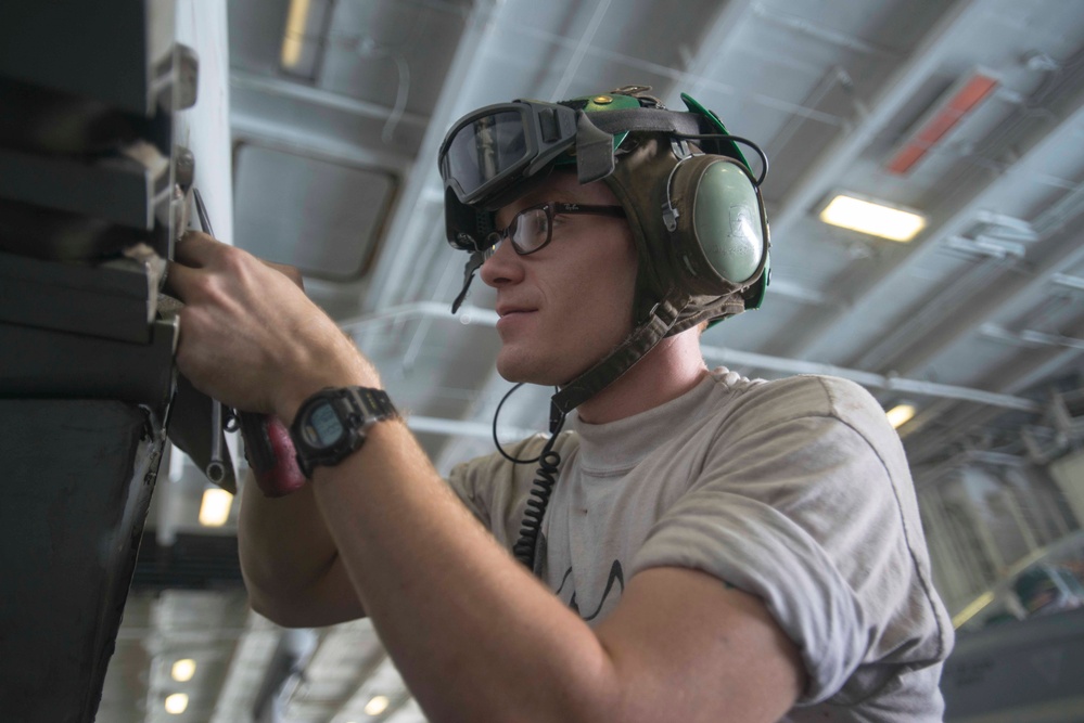 F/A-18C Hornet maintenance