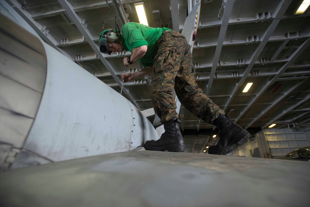 F/A-18C Hornet maintenance