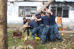 Navy chaplains support Philippines relief efforts