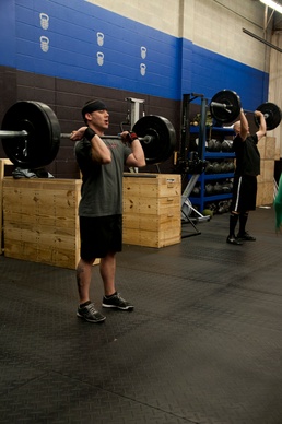 Athletes pay tribute to Veterans Day hero