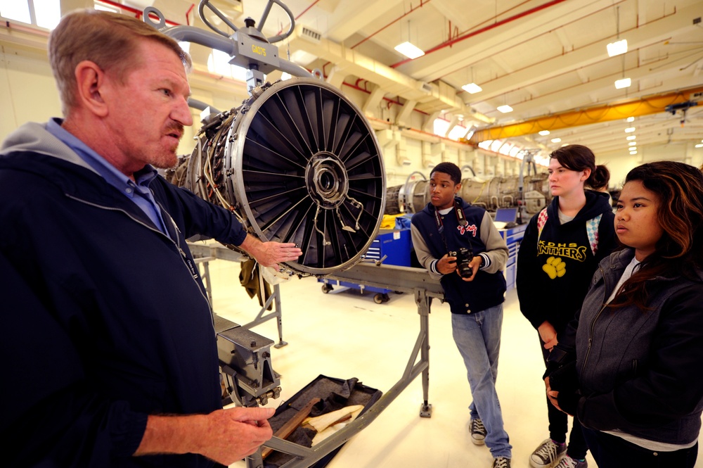 Kadena HS JROTC students tour 18th CMS