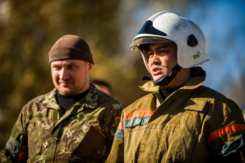 376th Air Expeditionary Wing performs joint vehicle training with Transit Center Manas Airport firefighters