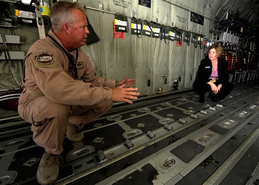 AF senior leader visits troops at 2013 Dubai Airshow