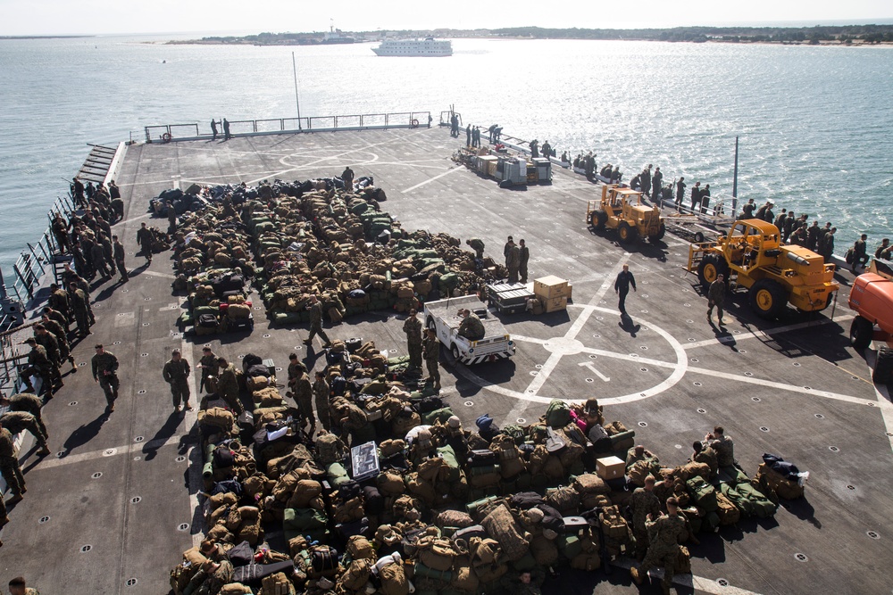 USS San Antonio offload