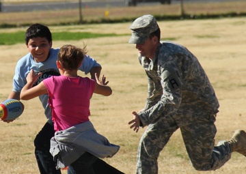 Soldiers help Thanksgiving come early for elementary school children