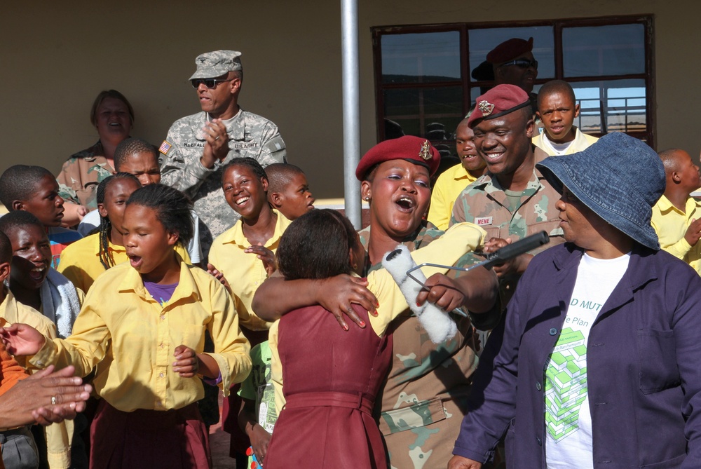 US and South African military members volunteer at local school