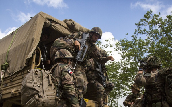Troops from US, NZ, France conduct convoy operations during Southern Katipo