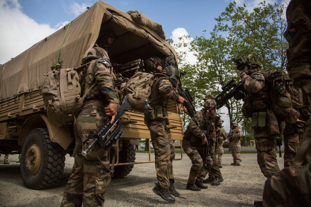 Troops from US, NZ, France conduct convoy operations during Southern Katipo