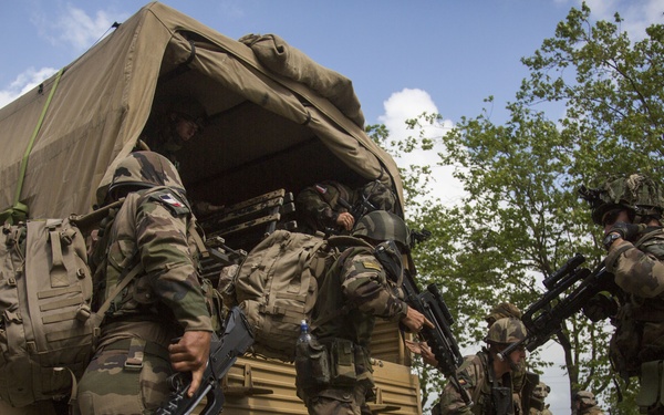Troops from US, NZ, France conduct convoy operations during Southern Katipo