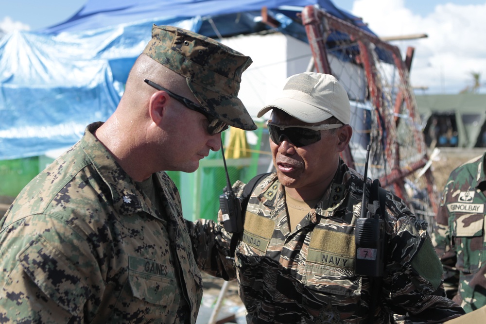 Marines discusses relief efforts with AFP partners