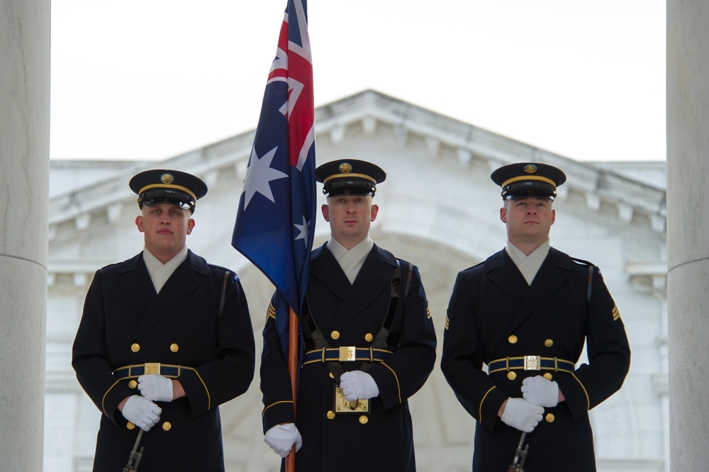 Australian delegation lays wreath at Tomb of the Unknown