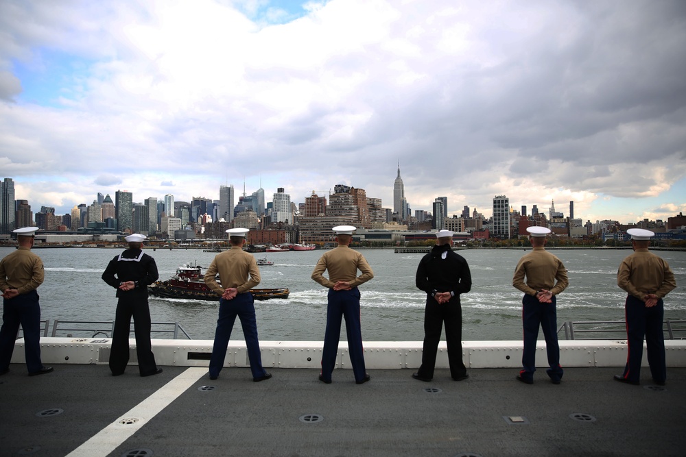 Marines and sailors take over New York Veterans Day weekend