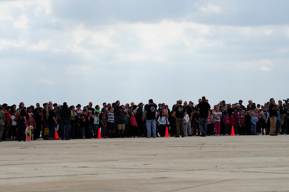 Hondo Veterans Day event candy bomber