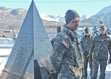 Spartans invite Alaskan leaders to JBER for a 'Paratrooper Experience'