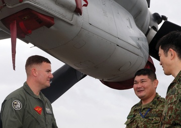 Japan Ground Self-Defense Force officers tour Ospreys