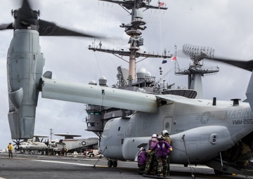 USS George Washington provides Ospreys expeditious refueling point