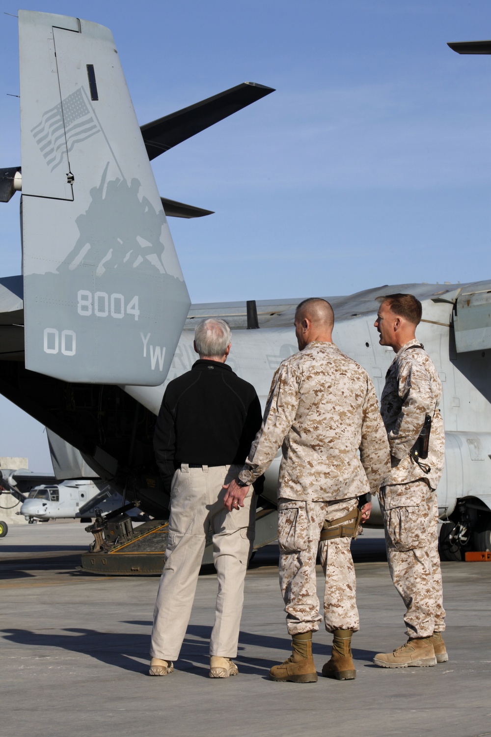 Secretary of the Navy Ray Mabus visits 2nd MAW (FWD)