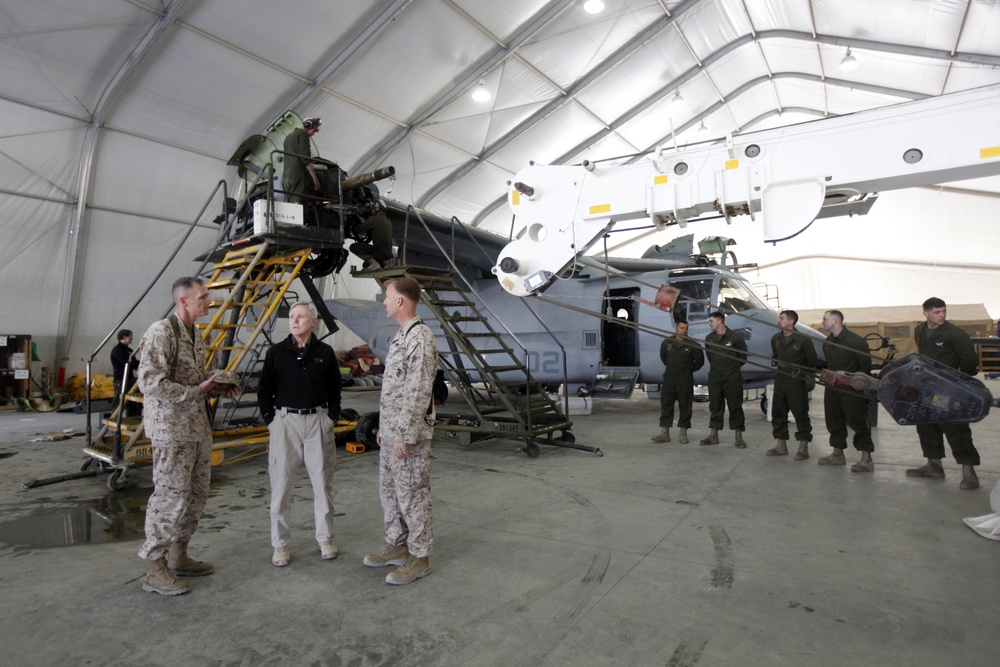 Secretary of the Navy Ray Mabus visits 2nd MAW (FWD)