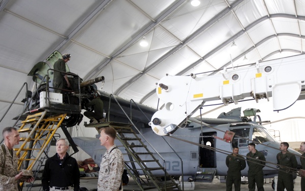 Secretary of the Navy Ray Mabus visits 2nd MAW (FWD)