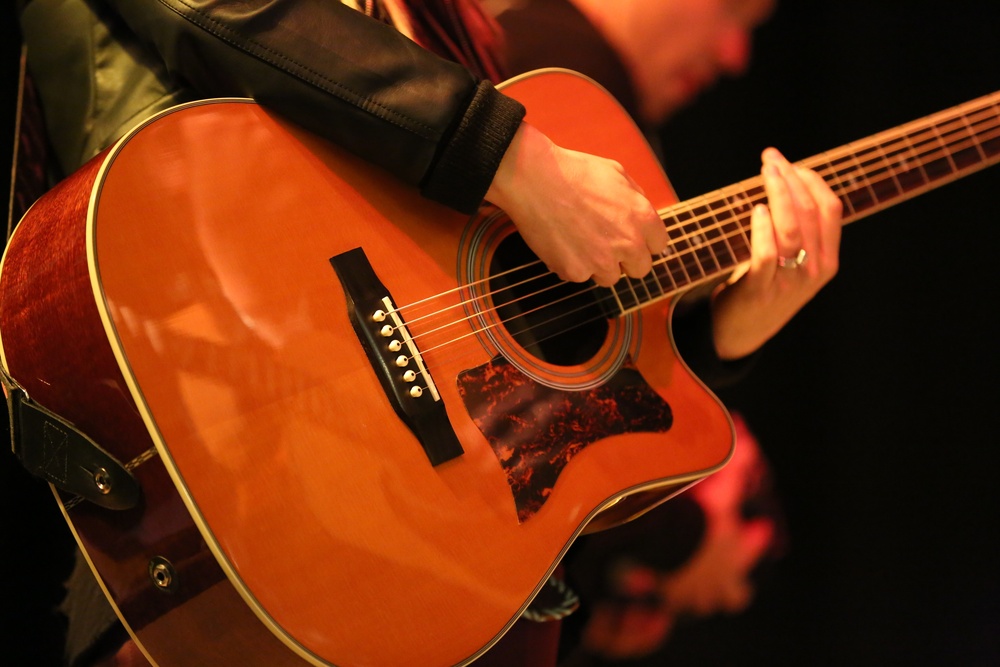 Guitar Pull artists pack station theater