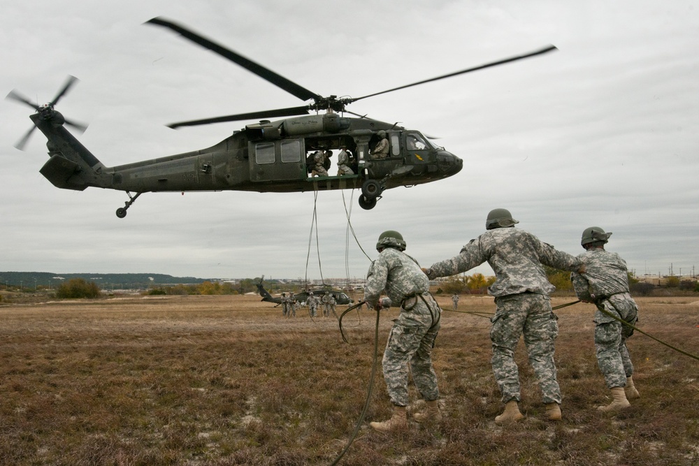 Rappel testing in Fort Hood Air Assault School