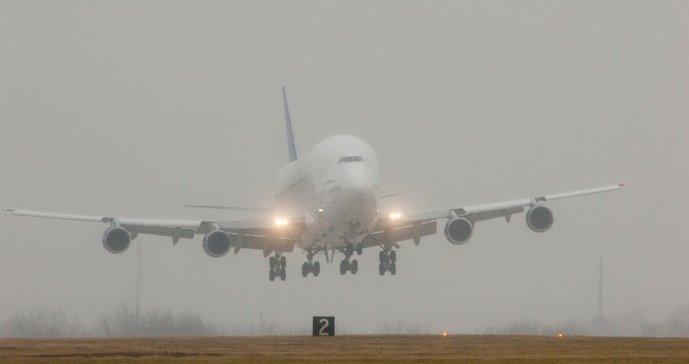 Boeing Dreamlifter lands at McConnell AFB