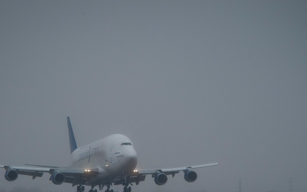 Boeing Dreamlifter lands at McConnell AFB