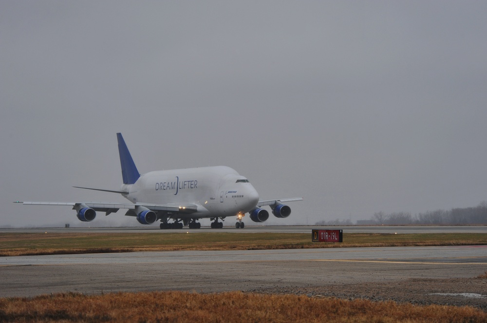 Boeing Dreamlifter lands at McConnell AFB