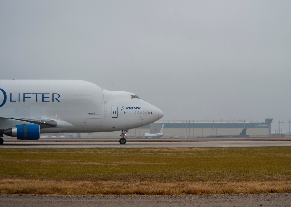 Boeing Dreamlifter lands at McConnell AFB