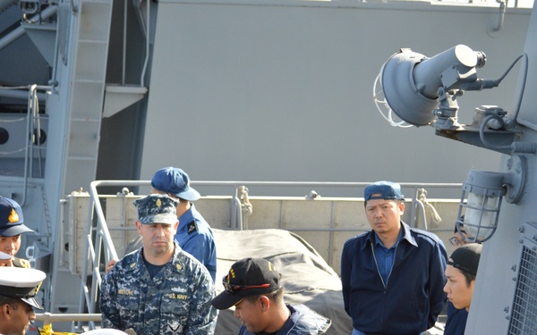 US Navy sailors share ship-boarding tactics with international navies