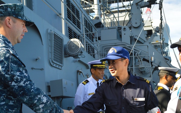 US Navy sailors share ship-boarding tactics with international navies