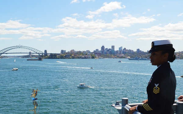 USS Chosin arrives Sydney for International Fleet Review