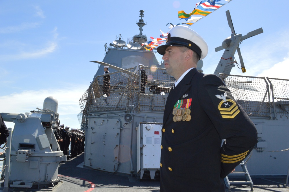 USS Chosin arrives Sydney for International Fleet Review