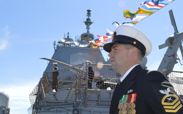 USS Chosin arrives Sydney for International Fleet Review