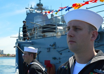 USS Chosin arrives Sydney for International Fleet Review