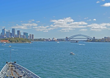 USS Chosin arrives Sydney for International Fleet Review