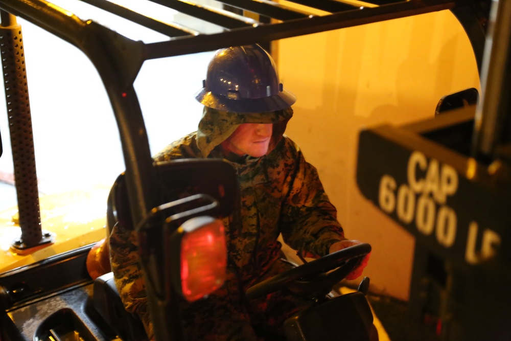 11th MEU Receives Huggies Diapers