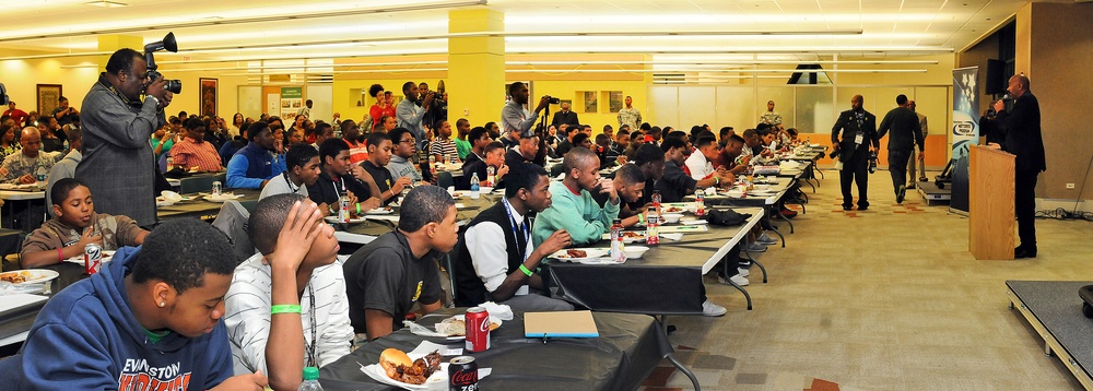 Soldiers partner with Steve Harvey to mentor Chicago teens