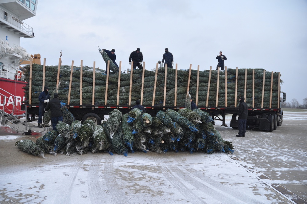 Coast Guard crew loads 'Christmas Ship' for transit to Chicago